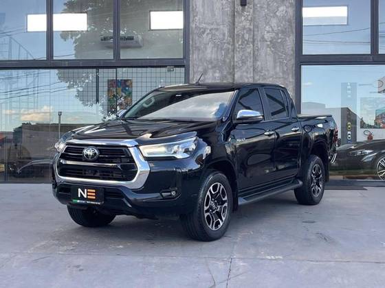 TOYOTA HILUX 2.8 D-4D TURBO DIESEL CD SRX LIMITED 4X4 AUTOMÁTICO TOYOTA HILUX 2.8 D-4D TURBO DIESEL CD SRX LIMITED 4X4 AUTOMÁTICO